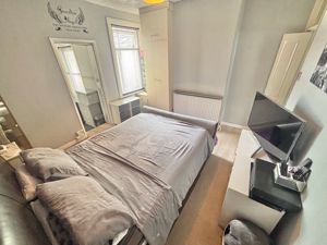 Bedroom- click for photo gallery